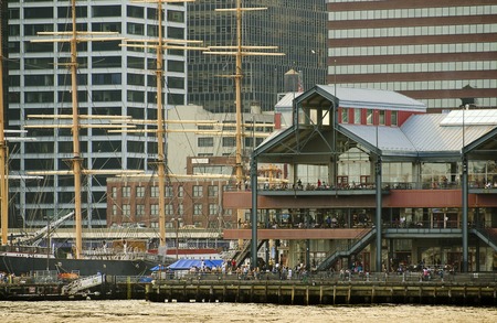 The Old Pier 17, turned into a modern mallのeditorial素材