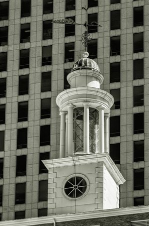 Dome on top of a tower in North St. Paul Street, Dallasの写真素材