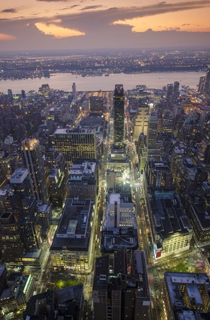 Aerial View of Midtown Manhattan and Hudson River at Duskのeditorial素材