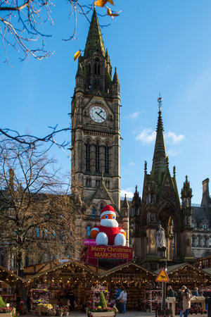MANCHESTER, ENGLAND - NOVEMBER 22, 2016: Christmas Market near Town Hall on Albert Square in Manchesterのeditorial素材