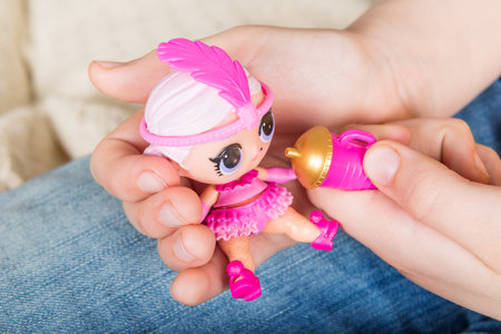 The girl is playing with L.O.L. Surprise Dollsのeditorial素材