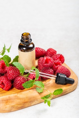 Red Raspberry Seed Oil. Pure, Natural, Cold Pressed, Unscented, Vegan, Hexane Free, No GMO - Ideal for Aromatherapy, Massage Base Oil, DIY Beauty Recipes, or as Sunscreenの写真素材
