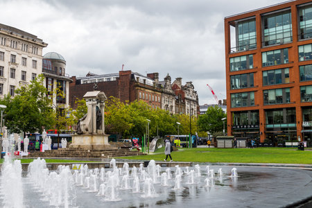 MANCHESTER, ENGLAND - 30 SEPTEMBER, 2018: Rainy autumn day in Manchester, UK, different views of the city centre at Piccadilly Gardensのeditorial素材
