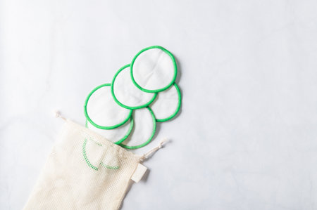 Reusable Makeup Remover Pads, Pack of Eco-Friendly Bamboo Cotton Wool Pads with Laundry Bagの写真素材
