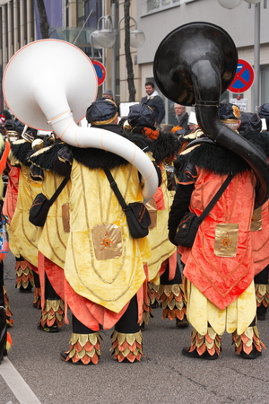 Mannheim, Germany - February 15, 2015: Fastnachtsumzug - carnival parade - traditional public event in the streets of Mannheim drew a crowd of 300.000 viewers. Two tuba playersのeditorial素材