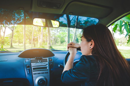 Woman drove astray in the forest. Looking for a solution But without internet signal from the phone