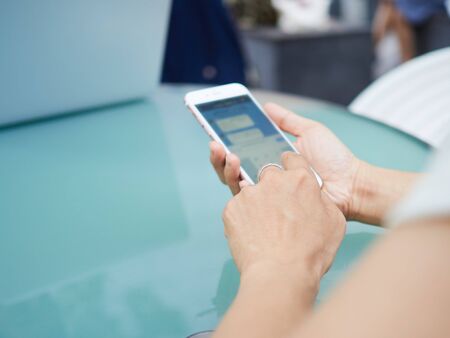 OL to operate the smartphone outside