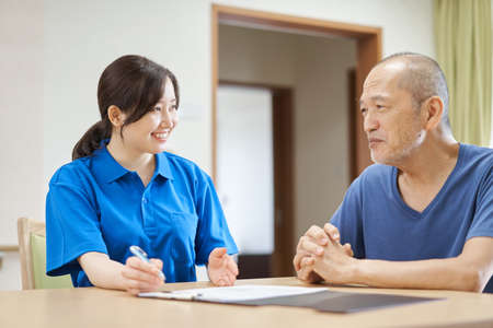a caregiver who explains facilities to the elderlyの写真素材