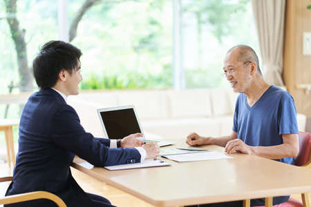 Elderly people to consult with in the futureの写真素材