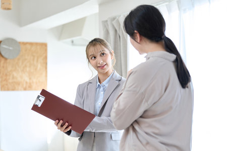 A woman having a meeting about room renovationの写真素材