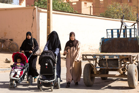 Rissani, Morocco, 03/15/2016, local residentes of the city Rissani in their activities at the open market of city. Africa.のeditorial素材