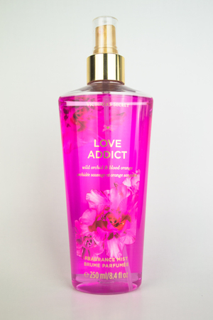 A spray bottle of Victoria's Secret Love Addictのeditorial素材