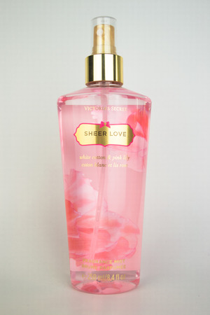 A spray bottle of Victoria's Secret Sheer loveのeditorial素材