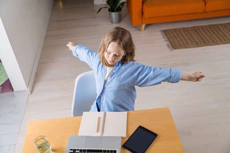 teenager is studying at home on carrantine