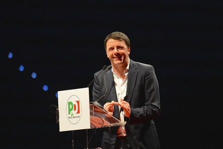 Matteo Renzi leader of the Italian Democratic Party during the electoral rally for the upcoming political elections Milan around December 2017のeditorial素材
