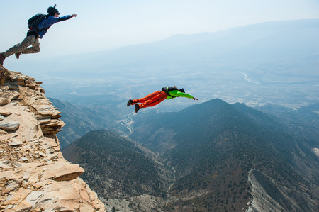 Base-jumpers in Coloradoの素材 [FY31039895990]