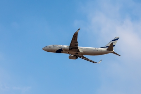 TEL AVIV, ISRAEL - JULY 12: EL AL Boeing 737 lands at  the Ben Gurion International Airport  on July 12, 2013  in Tel Aviv, Israel. It seats 168 passengers with a range of 2,270 NM.のeditorial素材
