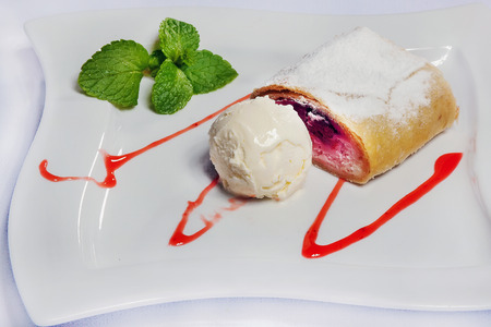 Cheesecake  and  icecream  and  mint leaf  -  sweet  appetizng dishの写真素材