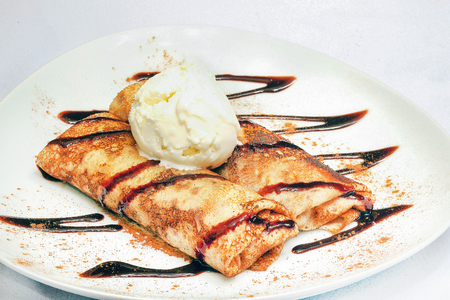 pancakes with ice cream- dessertの写真素材