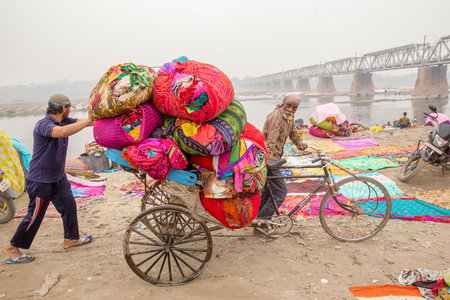 02-14-20109 Agra, india. Old Man - Cargo Bike Bicycle Driver - laundry Courier (delivery man)のeditorial素材