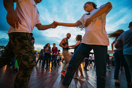 06-12-2021 Moscow russia. Dancing dancing in moscow gorky park. Outdoors.In Russia, there is a sharp increase in the number of diseases Covid-19, but the restrictions come from tomorrow - today - we dance !!!のeditorial素材