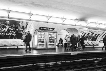 10-24-2016 Paris, France. Musician playing the saxophone on metro station Trocaderoのeditorial素材