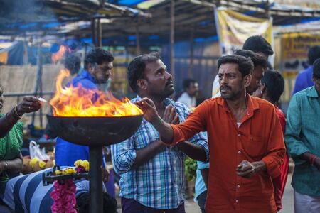Tiruvannamalai in Tamil Nadu, India, January 31, 2018: People praying in front of the Tiruvannamalai templeのeditorial素材