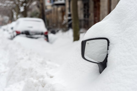 Montreal, Canada - 30 December 2015. Cars covered with snow after first snow storm of the season.のeditorial素材