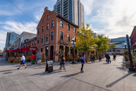 Ottawa, CA - 9 October 2019: People walking on William street near Byward Covered Marketのeditorial素材