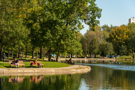 Montreal, CA - 18 September 2019: People enjoying a warm and sunny day at La Fontaine Parkのeditorial素材