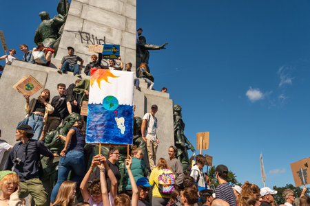 Montreal, CA - 27 September 2019: More than 500 000 people take part in the Montreal Climate March.のeditorial素材