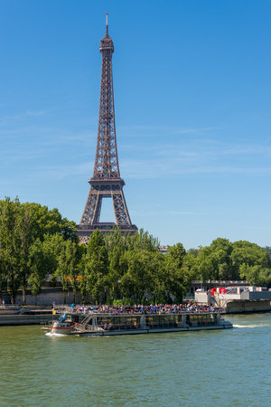 Paris, France - 23 June 2018: Bateau Mouche on the Seine river with Eiffel Tower in the backgroundのeditorial素材