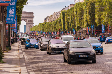 Paris, France - 23 June 2018: Traffic down the Champs Elysees Avenue and the Arc de Triomphe.のeditorial素材