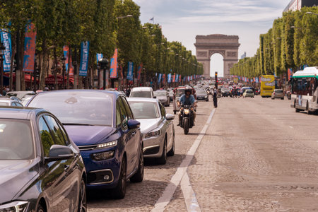 Paris, France - 23 June 2018: Traffic down the Champs Elysees Avenue and the Arc de Triomphe.のeditorial素材