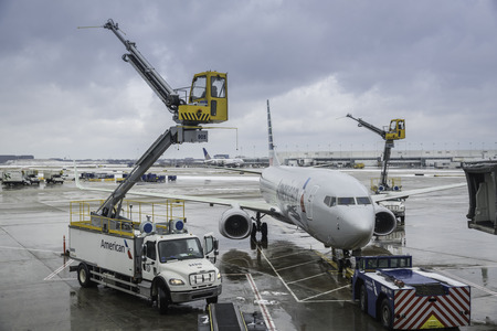 CHICAGO,UNITED STATES - JANUARY 22: Deicing of the American Airlines planes before take off on January 22, 2016 in Chicago. Deicing on O'Hare International Airport due to cold and snowy conditions.のeditorial素材