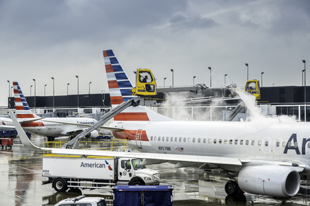 CHICAGO,UNITED STATES - JANUARY 22: Deicing of the American Airlines planes before take off on January 22, 2016 in Chicago. Deicing on O'Hare International Airport due to cold and snowy conditions.のeditorial素材