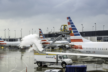 CHICAGO,UNITED STATES - JANUARY 22: Deicing of the American Airlines planes before take off on January 22, 2016 in Chicago. Deicing on O'Hare International Airport due to cold and snowy conditions.のeditorial素材