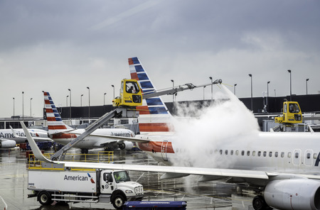 CHICAGO,UNITED STATES - JANUARY 22: Deicing of the American Airlines planes before take off on January 22, 2016 in Chicago. Deicing on O'Hare International Airport due to cold and snowy conditions.のeditorial素材