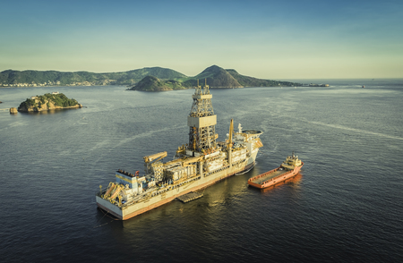 Offshore Oil drilling rig against panorama of Rio De Janeiro, Brazilの写真素材