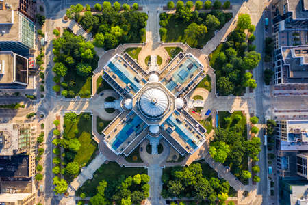 Overhead aerial view of Capitol Building and urban grid in Madison Wisconsinの写真素材