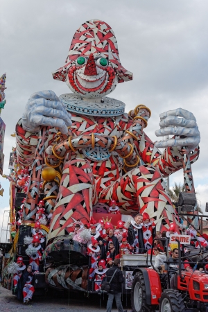 VIAREGGIO, ITALY - FEBRUARY 20    allegorical float in honor of the mask carnival of Viareggio at Viareggio Carnival held February 20, 2007のeditorial素材