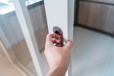 hand Close or Open glass door