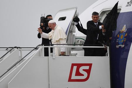 KRAKOW, POLAND - JULY 31, 2016: Krakow Airport Balice World Youth Day 2016 , pope Francis departure o/p  pope Francisのeditorial素材