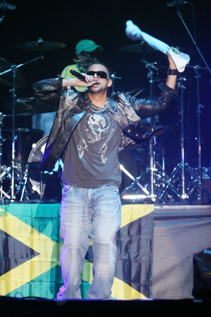KRAKOW, POLAND - AUGUST 23, 2008: Coke Live Festival, o/p Sean Paulのeditorial素材