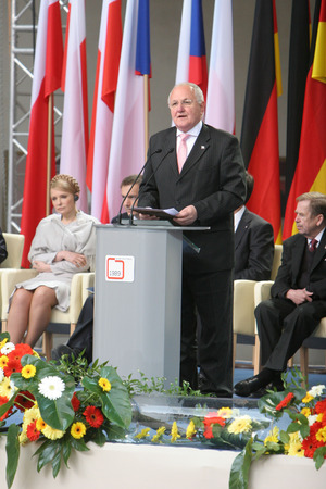 KRAKOW, POLAND - JUNE 04, 2009: 20th Anniversary of the collapse of Communism in Central Europe o/pのeditorial素材