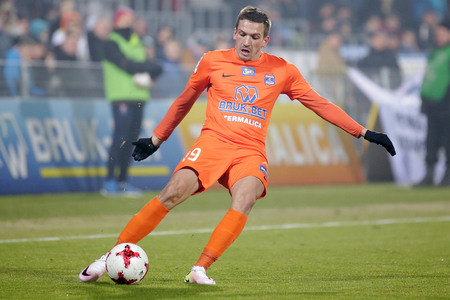 NIECIECZA, POLAND - FEBRUARY 17, 2017: Polish Premier Football League Termalica Bruk-Bet Nieciecza - Lechia Gdansk o/p  David Gubaのeditorial素材