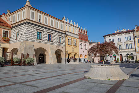TARNOW, POLAND - OCTOBER 09, 2021: Polish city in Malopolska often called "Pearl of Polish Renaissance". Europe's most beautiful town according CNN. o / p enchanting market square with beautiful tenemenntsのeditorial素材