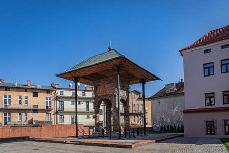TARNOW, POLAND - OCTOBER 10, 2021: Polish city in Malopolska often called "Pearl of Polish Renaissance". Europe's most beautiful town according CNN. o / p The bimah at ul. Zydowska is the only visible remain of the Old Synagogue built in 1630.のeditorial素材