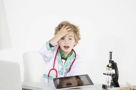 young doctor uses tablet, an innovation in online medicine