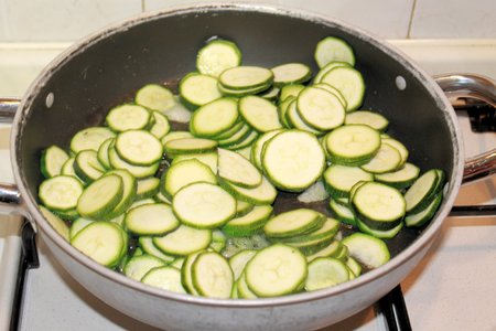 green zucchini slicedの写真素材